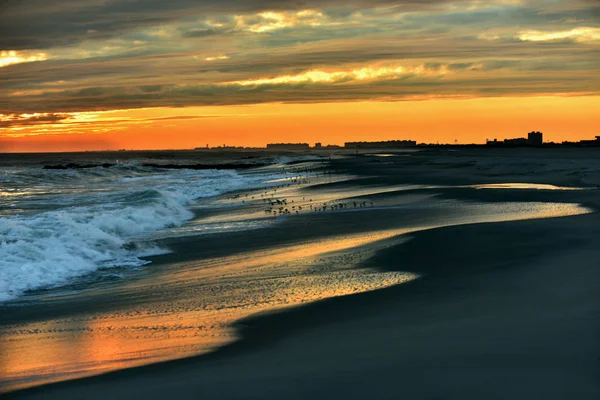 Evening scene with sunset on ocean — Stock Photo, Image
