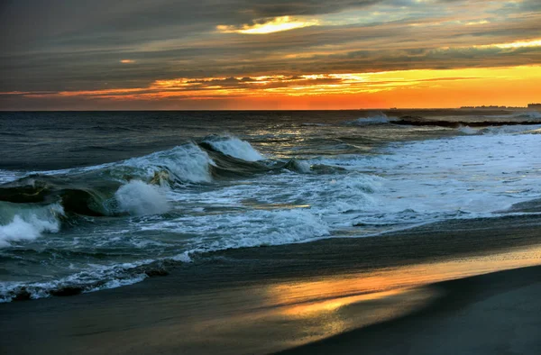 Scena serale con tramonto sull'oceano — Foto Stock