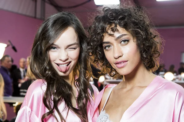 Models Luma Grothe and Alanna Arrington — Stock Photo, Image