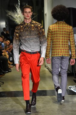  Antinoo erkek giyim sonbahar 2017 metamorfoz koleksiyonu 