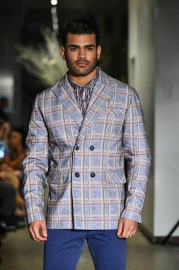  Antinoo erkek giyim sonbahar 2017 metamorfoz koleksiyonu 