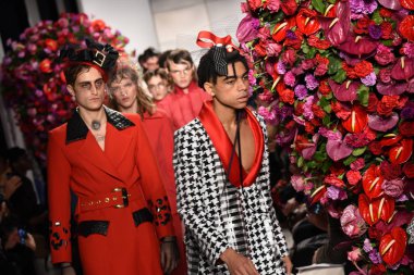 Modelleri Palomo İspanya toplama pist yürür