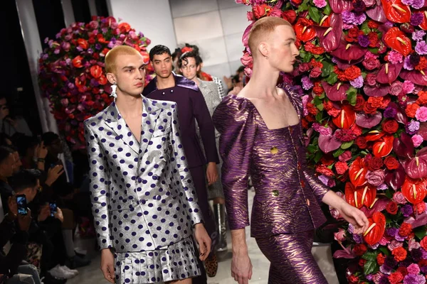 Modelleri Palomo İspanya toplama pist yürür