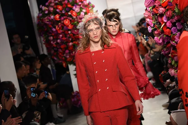 Modelleri Palomo İspanya toplama pist yürür