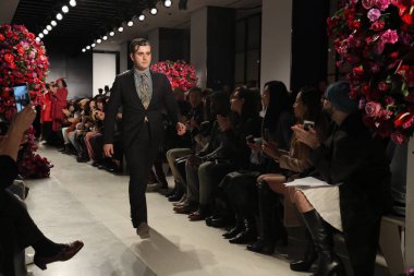 Tasarımcısı Alejandro Gmez Palomo 