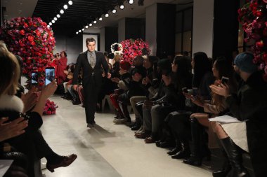 Tasarımcısı Alejandro Gmez Palomo 