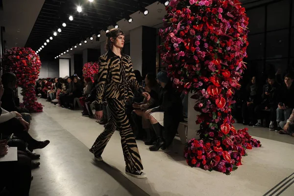 Colección Palomo España durante NYFW — Foto de Stock