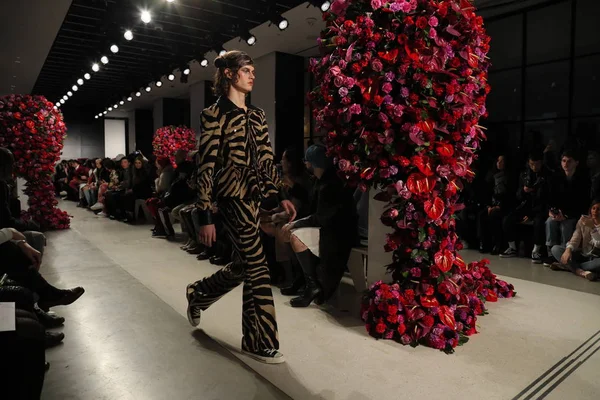 Collezione Palomo Spain durante NYFW — Foto Stock