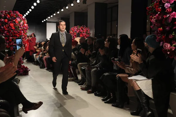 Tasarımcısı Alejandro Gmez Palomo