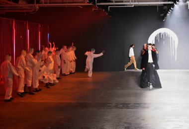 Dansçılar gerçekleştirir Rochambeau pist Show'da