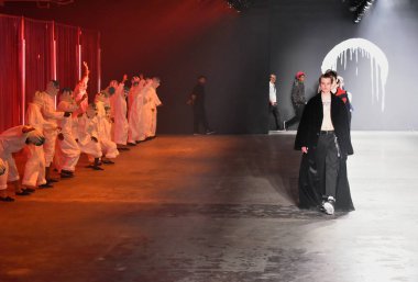 Dansçılar gerçekleştirir Rochambeau pist Show'da