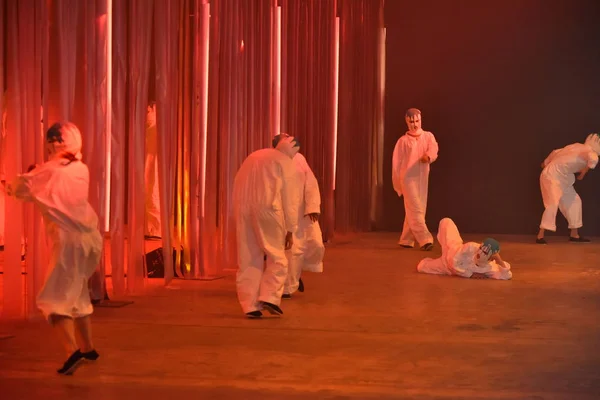 Танцюристи виступає на шоу Rochambeau злітно-посадкової смуги — стокове фото