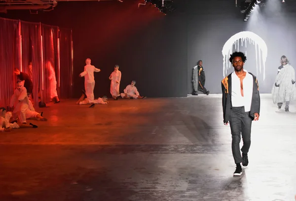 Dansçılar gerçekleştirir Rochambeau pist Show'da Telifsiz Stok Imajlar