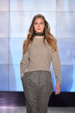 Deveaux moda tanıtımı 