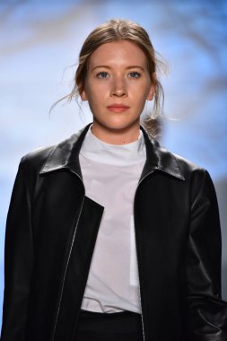 Deveaux moda tanıtımı 