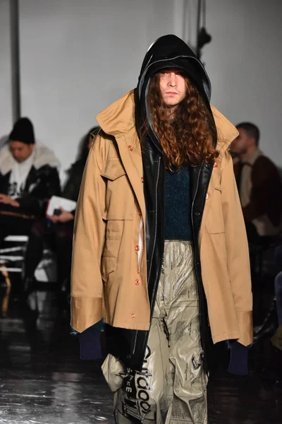 Ν. Hoolywood κατά τη διάρκεια της Nyfw — Φωτογραφία Αρχείου