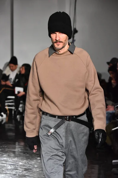 Ν. Hoolywood κατά τη διάρκεια της Nyfw — Φωτογραφία Αρχείου