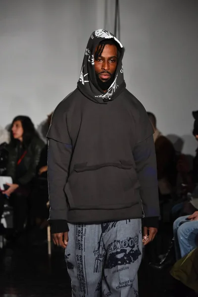 Ν. Hoolywood κατά τη διάρκεια της Nyfw — Φωτογραφία Αρχείου