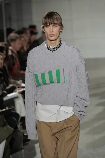 Raf Simons modevisning — Stockfoto