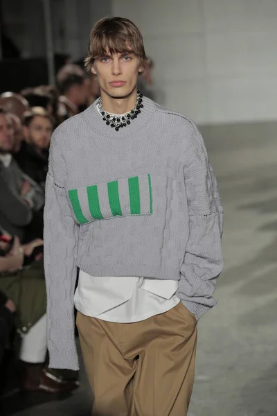 Raf Simons modeshow — Stockfoto