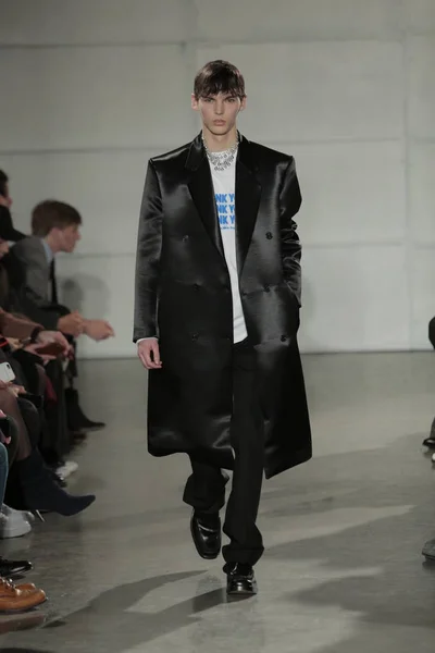 Raf Simons modevisning — Stockfoto