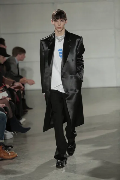 RAF Simons pokaz mody — Zdjęcie stockowe