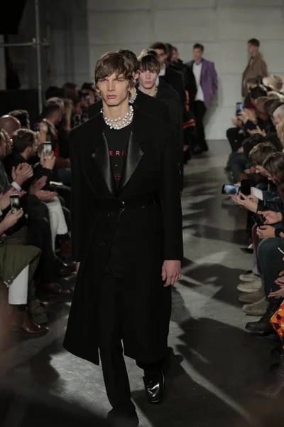 Raf Simons defile — Stok fotoğraf