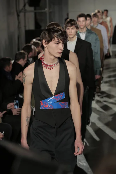 RAF Simons pokaz mody — Zdjęcie stockowe