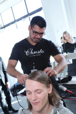 Loris Diran genel sahne arkası atmosferinin göster