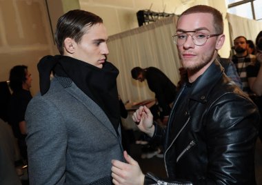 Loris Diran genel sahne arkası atmosferinin göster