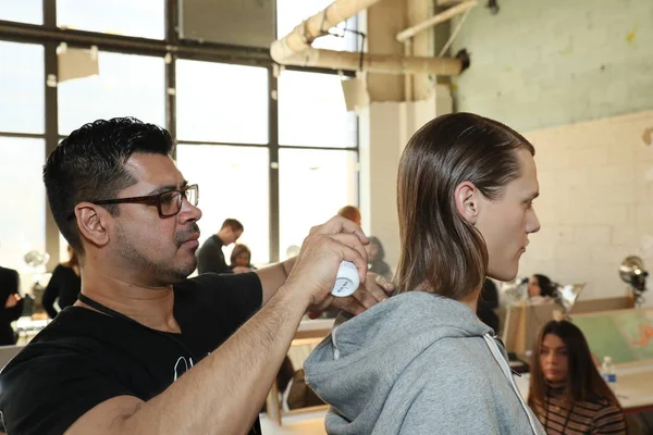 Allgemeine Backstage-Atmosphäre bei loris diran show — Stockfoto