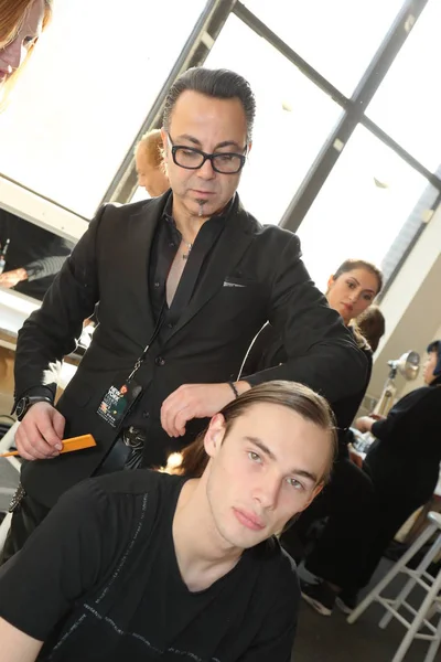 Ambiance générale dans les coulisses du spectacle Loris Diran — Photo