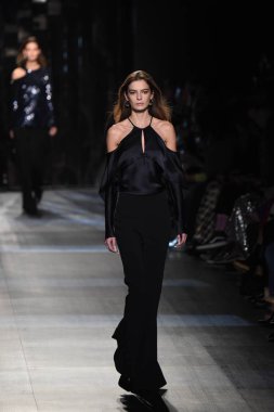  Cushnie Et Ochs koleksiyonu