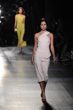  Cushnie Et Ochs koleksiyonu