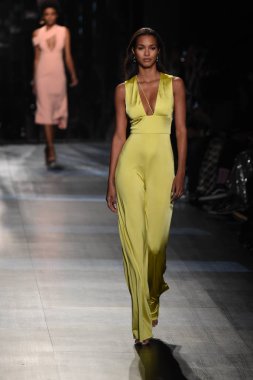  Cushnie Et Ochs koleksiyonu