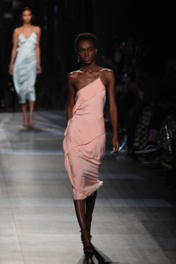  Cushnie Et Ochs koleksiyonu