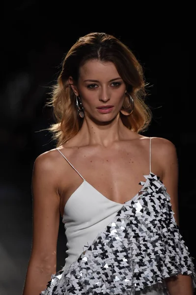 Cushnie Et Ochs samling — Stockfoto