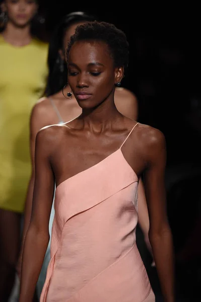 Коллекция Cushnie Et Ochs — стоковое фото