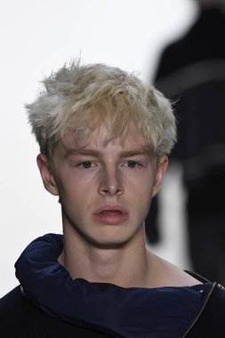 Telfar koleksiyonu moda defilesi