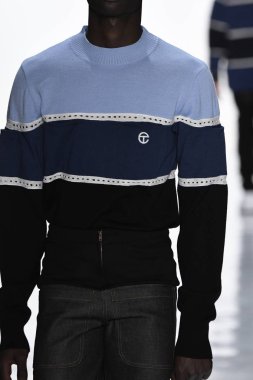 Telfar koleksiyonu moda defilesi