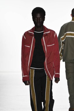 Telfar koleksiyonu moda defilesi