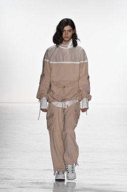 Telfar koleksiyonu moda defilesi