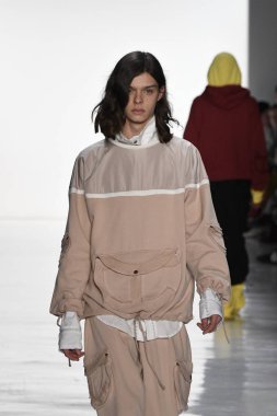 Telfar koleksiyonu moda defilesi