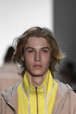 Telfar koleksiyonu moda defilesi