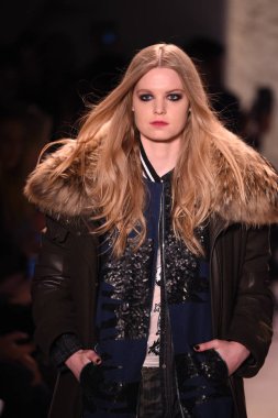  Nicole Miller gösteri