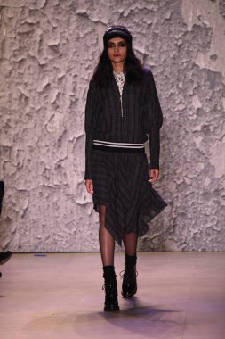  Nicole Miller gösteri