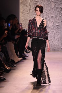  Nicole Miller gösteri