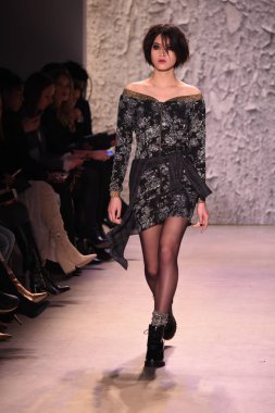  Nicole Miller gösteri