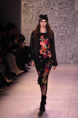  Nicole Miller gösteri