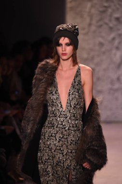  Nicole Miller gösteri